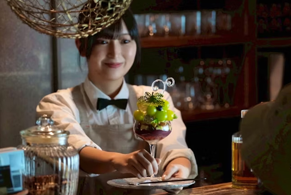 【夜パフェ専門店のホール・パフェ飾り付けスタッフ：夜パフェ専門店 Parfaiteria PaL/夜パフェ専門店 Parfaiteria miL/夜パフェ専門店ななかま堂】