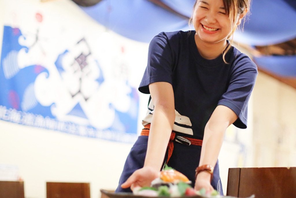 【接客スタッフ：北海道産地直送驚キ海鮮居酒屋 うおっと】
