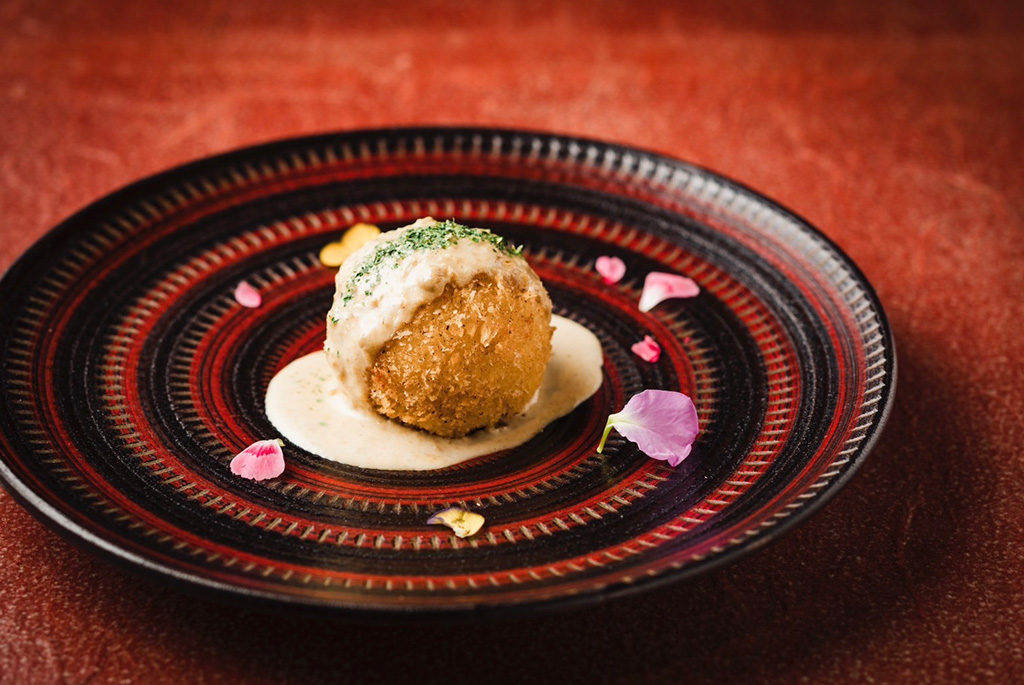 【店長候補募集】月8休×研修充実「小料理  衣」のホール専門スタッフ募集！の店舗写真