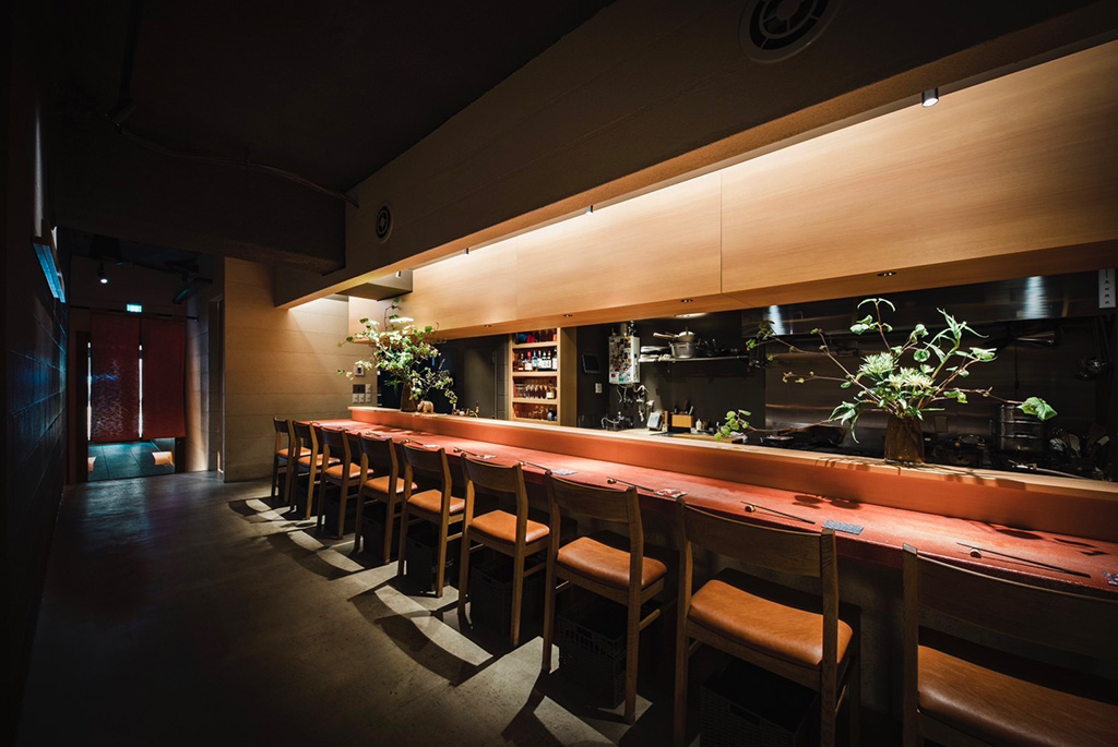 【店長候補募集】月8休×研修充実「小料理  衣」のホール専門スタッフ募集！の店舗写真